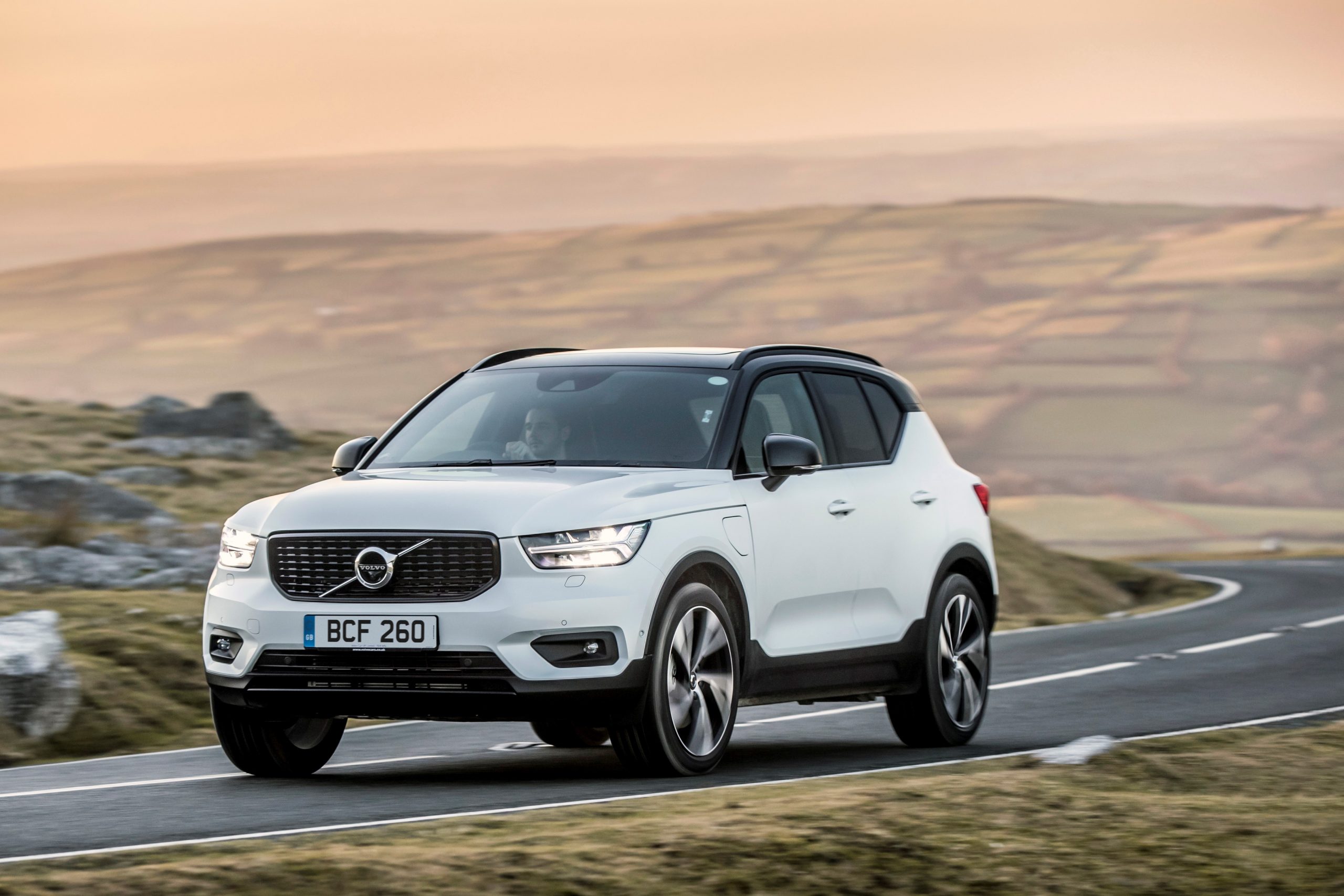 Volvo extends electrification for XC40 with second plugin hybrid