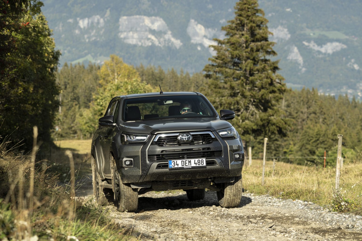 Toyota Powers The New Hilux To Greater Towing Ability – Wheels And Fields