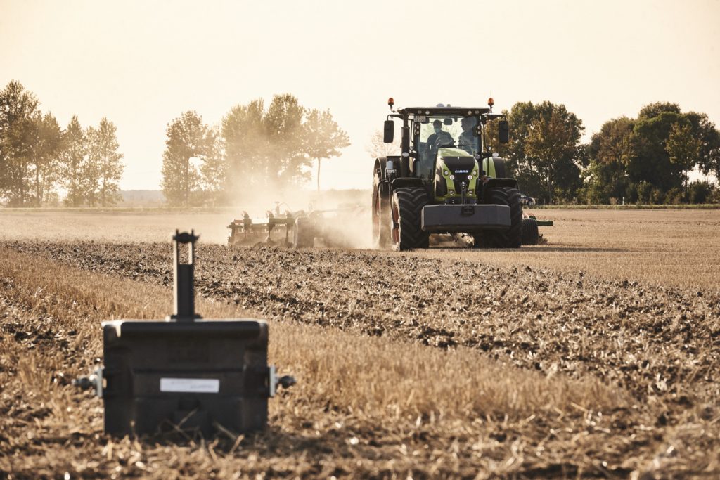 Increasing Efficiency With Claas Cemos For Tractors Now Dlg Approved Wheels And Fields 9017